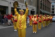 Image for article Germania, Düsseldorf: I praticanti del Falun Gong provenienti da dieci Paesi eseguono una grandiosa parata 
