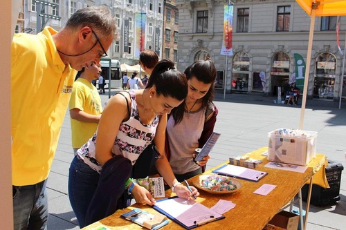 Image for article I praticanti introducono la Falun Dafa nell'Europa centrale