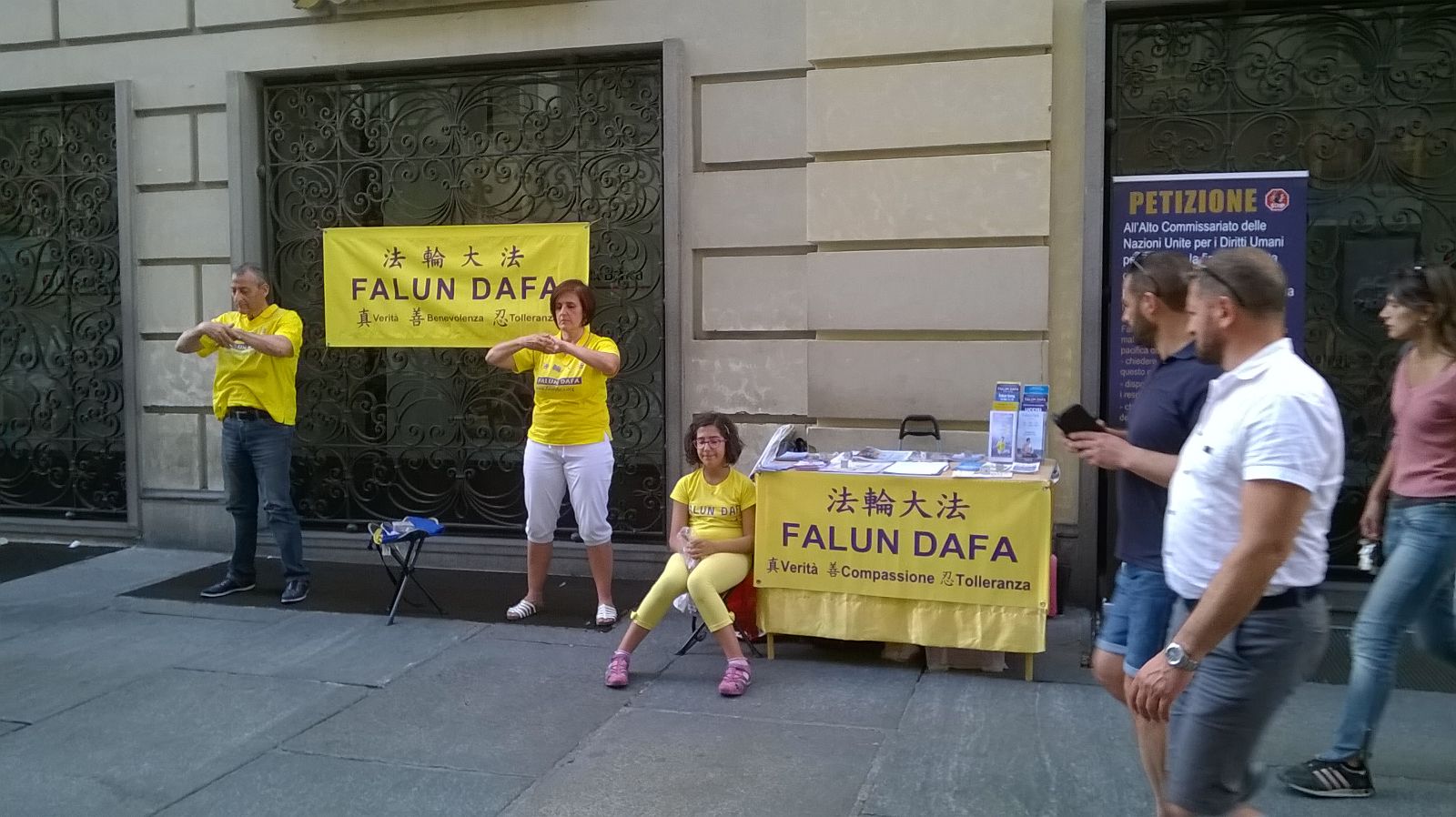Image for article Italia, Torino: Domeniche di luglio per far conoscere la Falun Dafa e la persecuzione in Cina