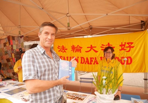 Image for article Belgio: Il Falun Gong partecipa al festival del mercato Nova Mondo a Eeklo