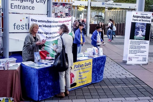 Image for article ​Germania: Il Falun Gong alla Fiera del Libro di Francoforte