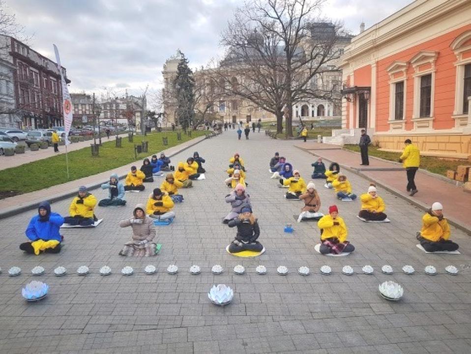 Image for article ​Ucraina, Odessa: I praticanti condividono le proprie esperienze, prima del Nuovo Anno Di un praticante della Falun Dafa a Odessa, in Ucraina