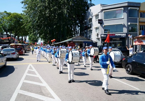 Image for article Malesia: I praticanti del Falun Gong portano la cultura tradizionale alle parate del Capodanno cinese