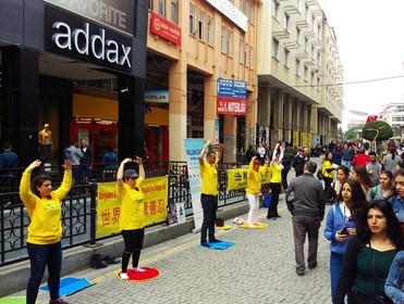 Image for article ​Turchia: Sensibilizzare l’opinione pubblica sulla persecuzione della Falun Dafa in Cina