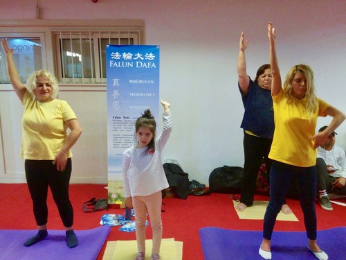 Image for article ​Turchia: La Falun Dafa presentata all’Expo del libro di İzmir