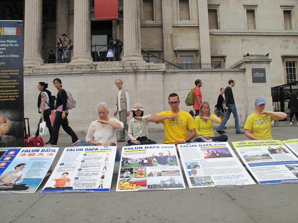 Image for article ​Londra: Le persone vogliono conoscere i benefici della Falun Dafa