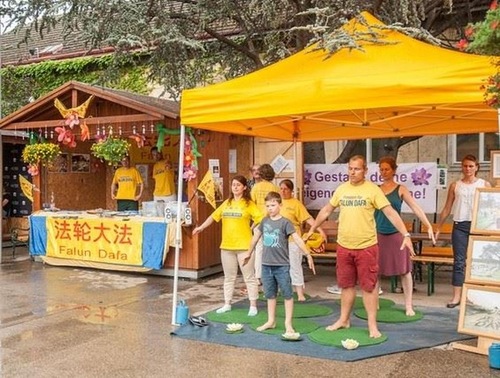Image for article ​L'Oriente incontra l'Occidente: Presentazione del Falun Gong agli eventi comunitari di America ed Europa