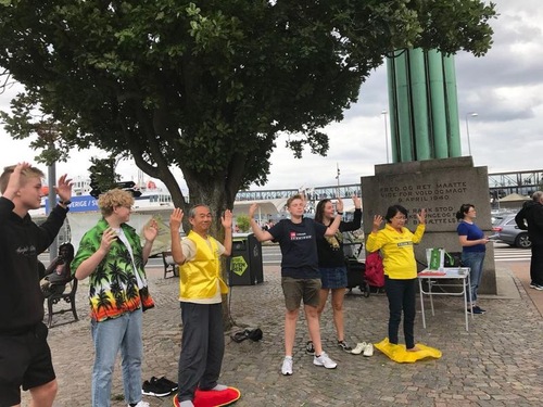 Image for article ​Danimarca: I praticanti presentano il Falun Gong a Helsingør