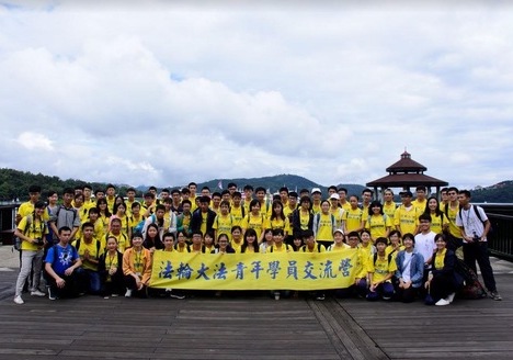 Image for article ​Il campo estivo della Falun Dafa aiuta gli studenti a migliorarsi