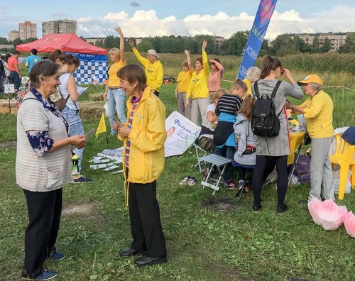 Image for article ​San Pietroburgo, Russia: Sostegno per il Falun Gong al City Festival