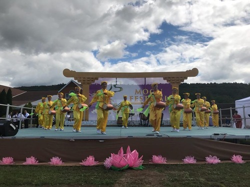 Image for article ​New York: Imparare gli esercizi del Falun Gong durante la celebrazione del Festival della Luna