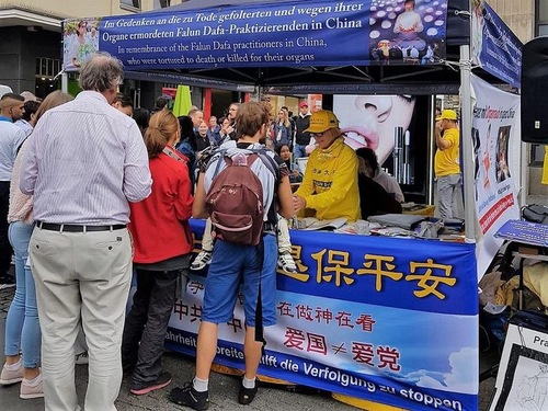 Image for article ​Germania: Chiarimento dei fatti per aumentare la consapevolezza sul Falun Gong durante la Chinafest
