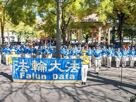 Image for article ​Svizzera, Zurigo: i praticanti organizzano una manifestazione per chiedere la fine della persecuzione del Falun Gong in Cina