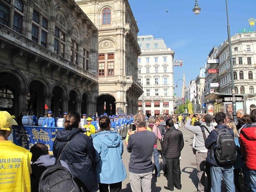 Image for article ​Austria: I funzionari di Vienna mostrano supporto al raduno del Falun Gong