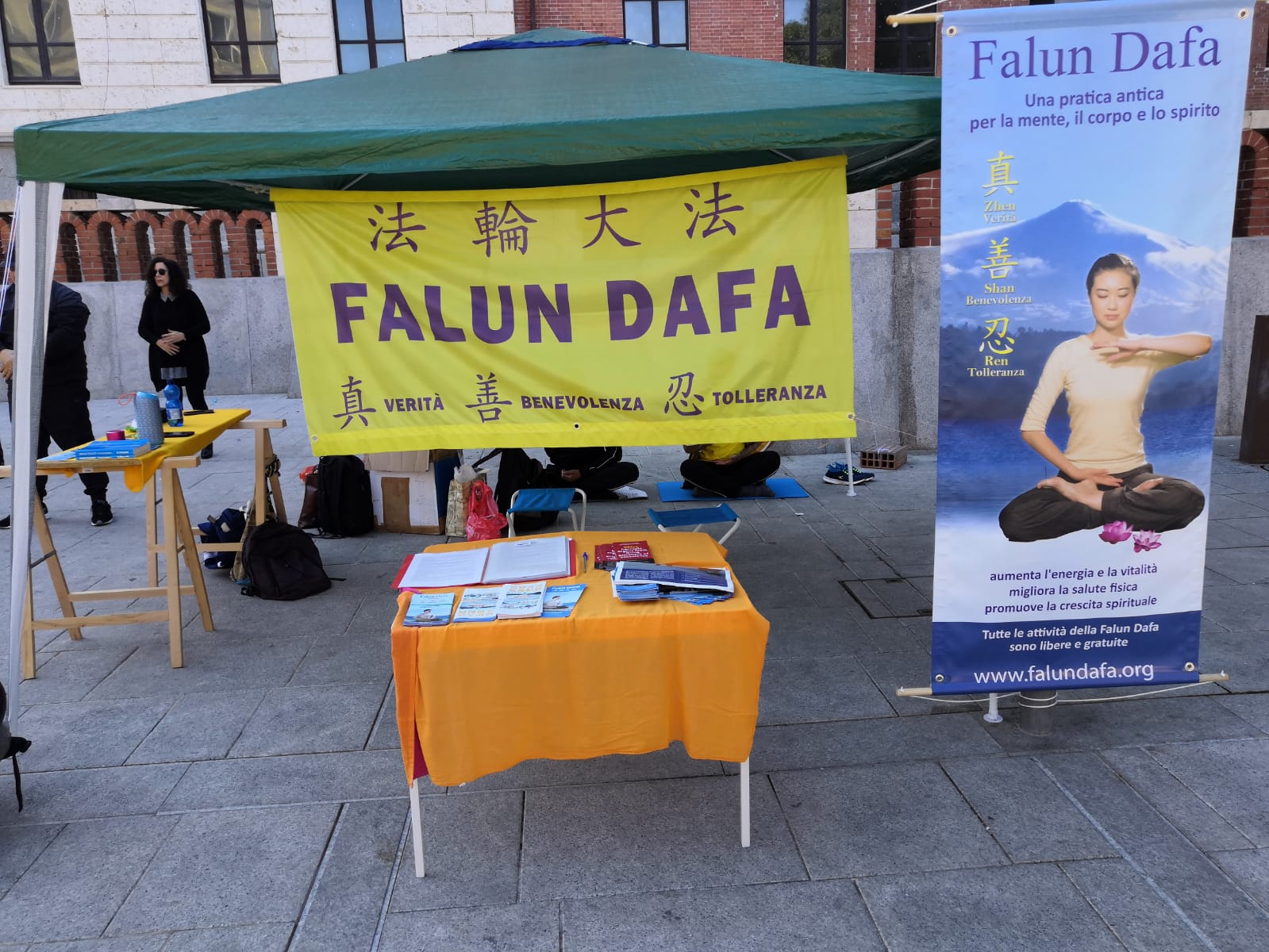 Image for article ​Italia, Cagliari: I cittadini mostrano interesse verso la pratica del Falun Gong