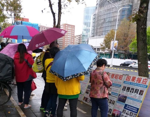 Image for article Taiwan: I praticanti del Falun Gong offrono aiuto e speranza nei siti turistici (parte 11)