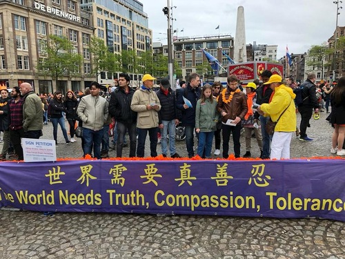 Image for article Paesi Bassi: Promozione della Falun Dafa durante il Queens Day