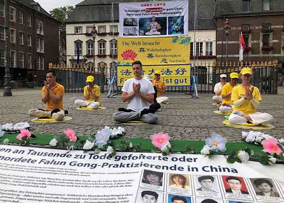 Image for article Germania, Austria e Danimarca: Raduno con veglia a lume di candela, per commemorare coloro che sono stati uccisi in 20 anni di persecuzione del Falun Gong