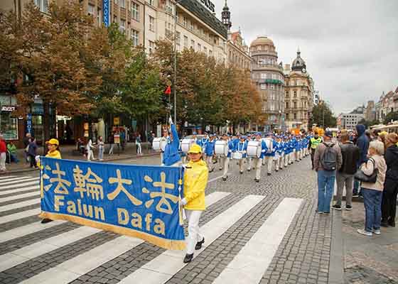 Image for article Repubblica Ceca, Praga: Raduni e sfilata per porre fine alla persecuzione della Falun Dafa in Cina