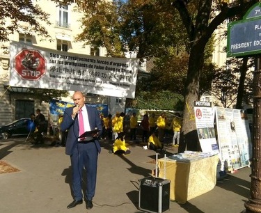 Image for article Francia: I praticanti del Falun Gong manifestano per approvare la nuova legge per ridurre il traffico di organi umani