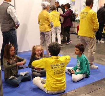 Image for article Madrid, Spagna: Il Falun Gong rappresentato alla fiera BioCultura