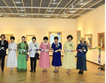 Image for article Corea del Sud: L'arte di Zhen Shan Ren porta la bellezza della Falun Dafa ai residenti di Busan 