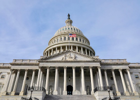 Image for article Le bandiere degli Stati Uniti sventolate sul Capitol per onorare il Maestro Li e la Giornata mondiale della Falun Dafa