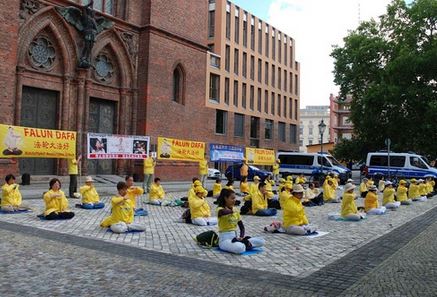 Image for article Germania: 35.000 Tedeschi chiedono la fine della persecuzione del Falun Gong