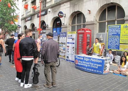 Image for article Residenti di Londra: L’impegno dei praticanti della Falun Dafa aiuta tutti nel mondo
