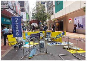 Image for article Hong Kong: Espositori del Falun Gong vandalizzati da gruppi pro-PCC (video)