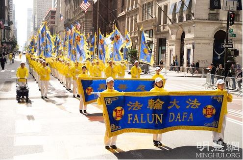 Image for article New York, USA: Durante la parata del Columbus Day elogiati la Falun Dafa e i principi di Verità, Compassione e Tolleranza