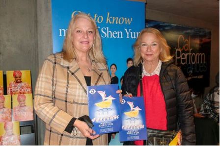 Image for article Gli spettatori del Connecticut, della California e della Florida si godono Shen Yun dopo Natale: “Un messaggio di speranza per tutte le culture”