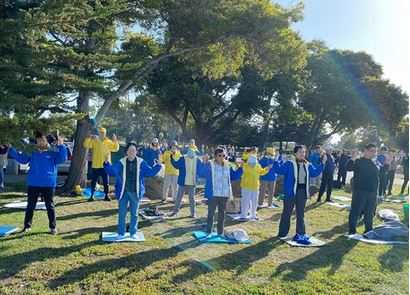 Image for article California: I praticanti celebrano la Giornata Mondiale della Falun Dafa e augurano buon compleanno al suo fondatore