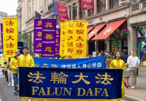 Image for article Londra, Inghilterra: Evento ed una parata per celebrare la Giornata della Falun Dafa