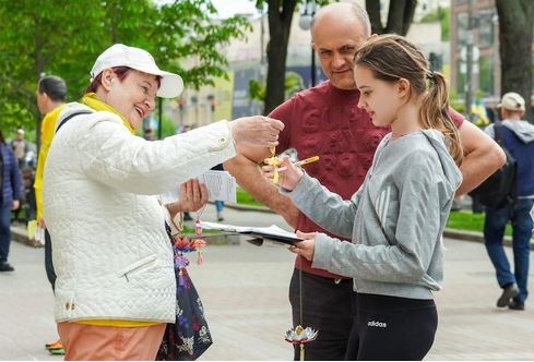 Image for article Ucraina: I praticanti del Falun Gong condividono gli incredibili benefici della pratica, in un paese devastato dalla guerra 