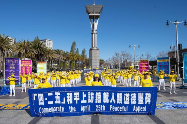 Image for article San Francisco: Le persone esprimono il loro sostegno alla Falun Dafa durante le celebrazioni per l’appello del 25 aprile