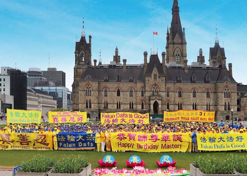 Image for article Canada: Dignitari lodano i valori di Verità-Compassione-Tolleranza alla celebrazione mondiale della Falun Dafa sulla collina del Parlamento