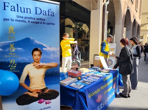 Image for article Italia: I praticanti organizzano eventi in sei città per celebrare la Giornata Mondiale della Falun Dafa