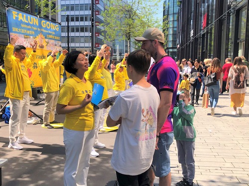 Image for article Germania: Celebrazione della Giornata Mondiale della Falun Dafa nella Renania Settentrionale-Vestfalia