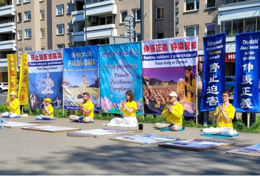 Image for article Polonia: Il pubblico condanna la persecuzione durante l’evento a Varsavia per commemorare l’appello pacifico del 25 aprile