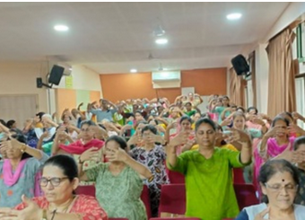 Image for article Pune, India: Gli assistenti sociali si divertono a imparare la Falun Dafa