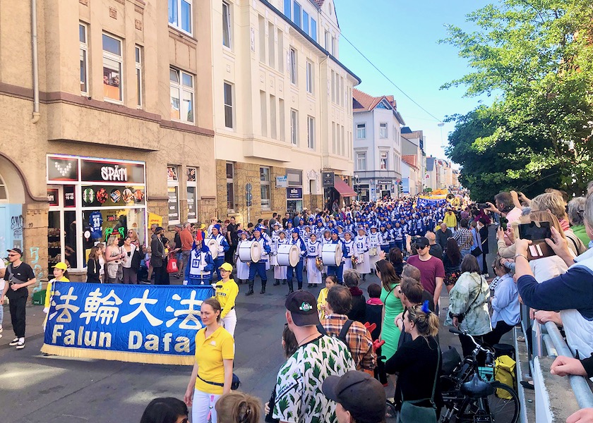 Image for article Bielefeld, Germania: La Falun Dafa ben accolta al Festival Culturale
