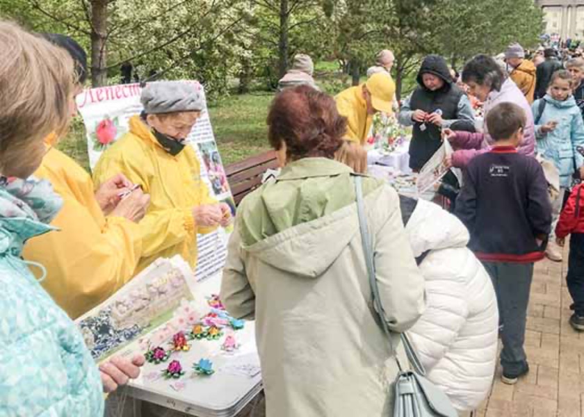 Image for article Angarsk, Russia: Praticanti introducono la Falun Dafa alla Giornata della Città