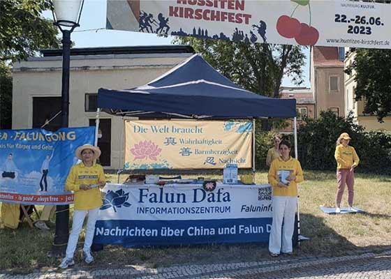 Image for article Germania: La Falun Dafa ben accolta durante due festival