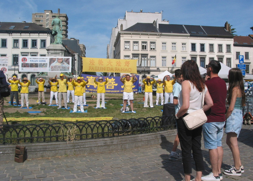 Image for article Belgio: Raduno vicino al Parlamento europeo chiede ai membri di aiutare a porre fine alla persecuzione della Falun Dafa