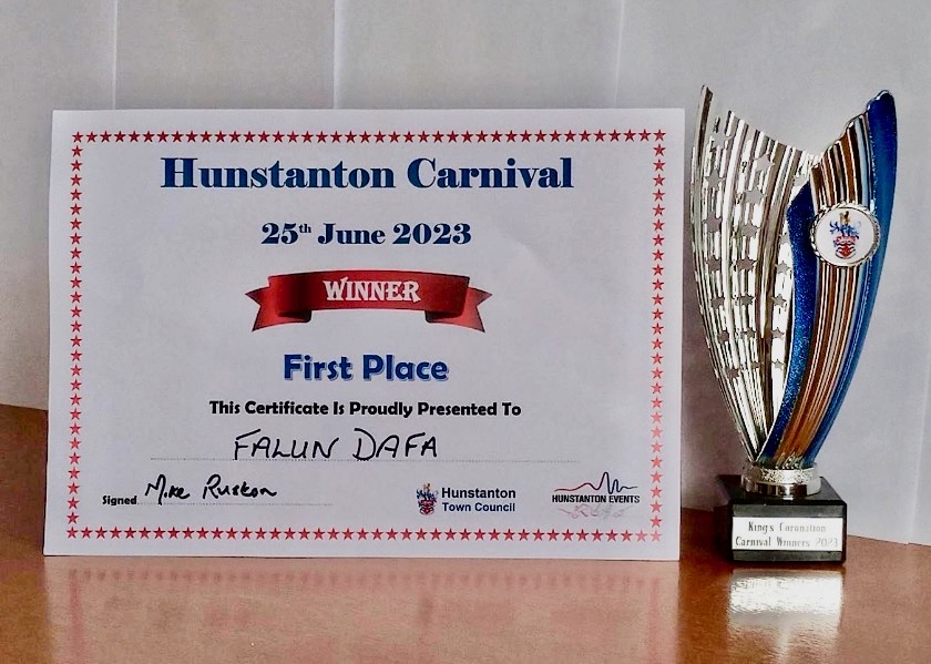 Image for article Regno Unito: La Falun Dafa riceve il primo premio al carnevale di Hunstanton