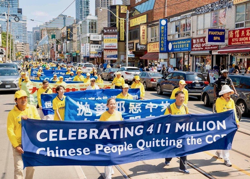 Image for article Toronto, Canada: Parata per festeggiare i 417 milioni di persone che hanno abbandonato il Partito Comunista Cinese