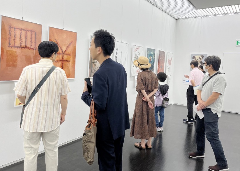 Image for article Giappone: Una mostra di poster a Hiroshima espone il prelievo forzato di organi in Cina
