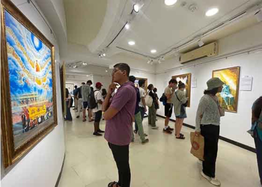 Image for article Mumbai, India: La Mostra D’Arte di Zhen Shan Ren trasmette un messaggio di speranza e coraggio