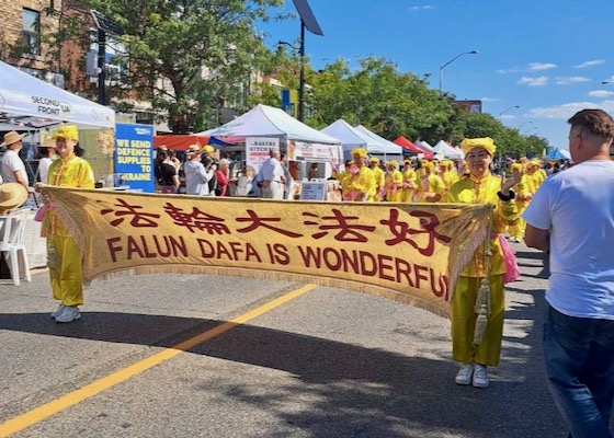 Image for article Toronto, Canada: La gente impara a conoscere la Falun Dafa al festival ucraino